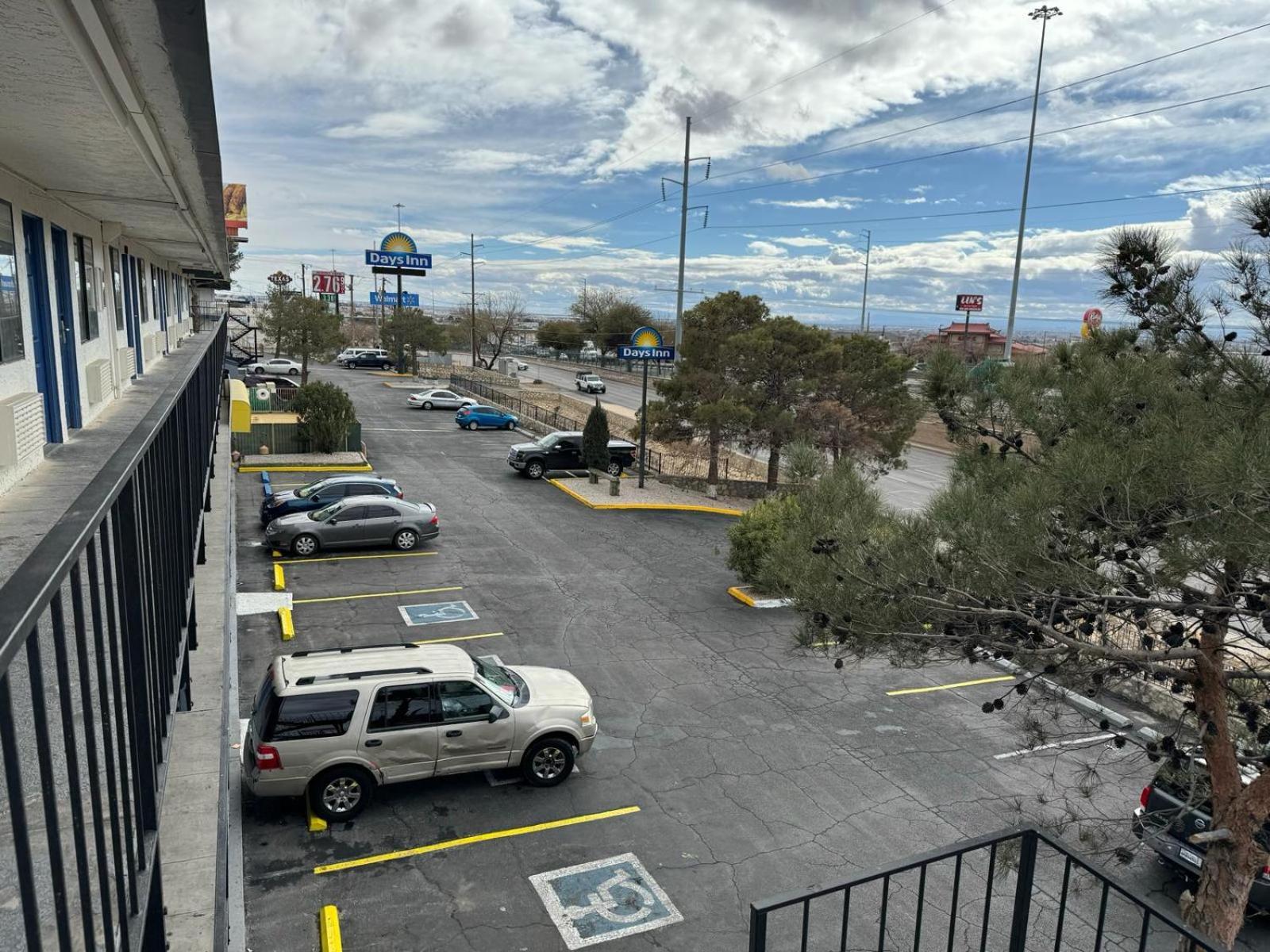 Days Inn By Wyndham El Paso Airport East Eksteriør billede